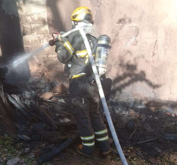 Incêndio em área de vegetação é combatido pelo Corpo de Bombeiros Militar