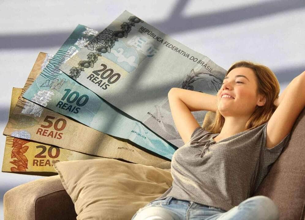 Mulher tranquila financeiramente