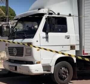 Motorista é encontrado morto com marcas de tiros dentro de caminhão em Sinop