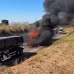 Acidente na BR-364 em Jaciara deixa pista interditada e carreta pega fogo.