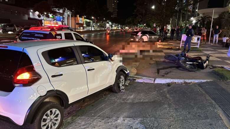 Motociclista morre em colisão com carro em Cuiabá; adolescente fica ferido