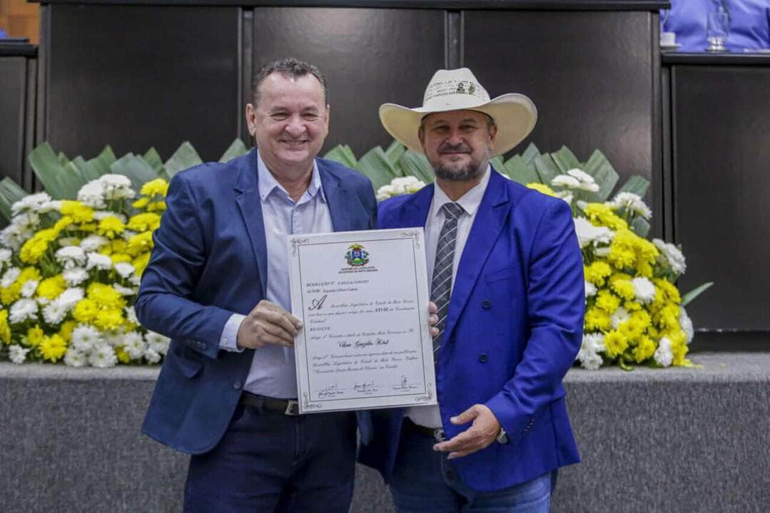 Natural de Pinheirinho do Vale (RS), Kirst consolida sua trajetória de sucesso em Mato Grosso e é homenageado pela Assembleia Legislativa.