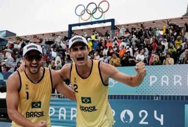 2024. 07. 27 - Jogos Olímpicos Paris 2024 - Volei de praia masculino - A dupla brasileira André (2) e George (1) estreia com vitória contra o Marrocos por 2 sets a 0 - Foto: Alexandre Loureiro/COB Por: Alexandre Loureiro/COB/Direitos Reservados