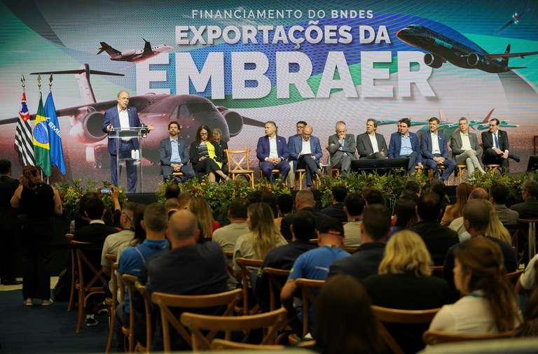 BNDES financia a exportação de 32 jatos E175 da Embraer à American Airlines - Edney Bello /Divulgação BNDES