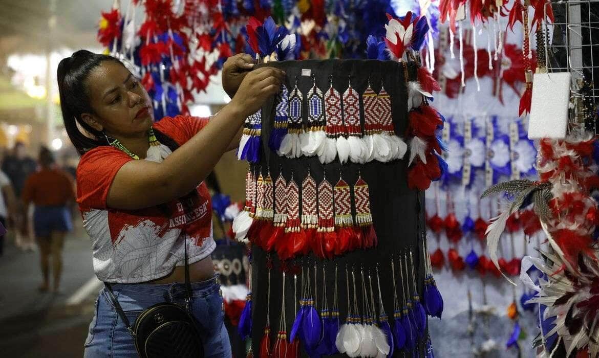 Parintins (AM), 29/06/2024 - Comércio de artesanato no Festival Folclórico de Parintins. . Foto: Fernando Frazão/Agência Brasil