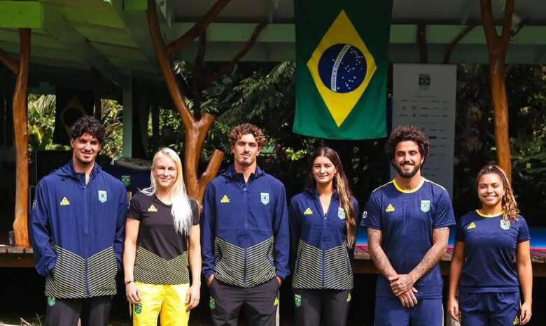 equipe brasileira de surfe (Gabriel Medina, Tatiana Weston-Webb, João Chumbinho Chianca, Luana Silva, Filipe Toledo e Tainá Hinckel) está completa no Taiti para disputar a Olimpíada de Paris - em 21/07/2024 Por: Reprodução Instagram/Time Brasil