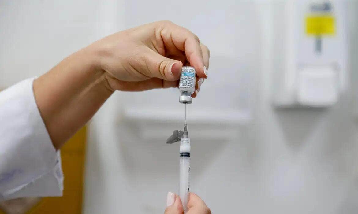 São Paulo 11/04/2024 Prefeitura amplia a vacinação contra a Dengue, serão 471 UBS e AMAs, para crianças e adolescentes entre 10 e 14 anos. Fotos da vacinaçao na UBS do Cambuci. Foto Paulo Pinto/Agência Brasil