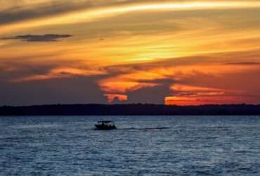 Manaus, AM 06/07/2024 Cenas da Amazônia. Por do sol no Rio Negro  Foto: Fabio Rodrigues-Pozzebom