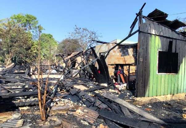 Bebê morre em incêndio em casa de madeira no interior de Mato Grosso