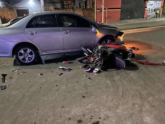 Mulher de 32 anos morre após colisão entre carro e motocicleta em Pontes e Lacerda