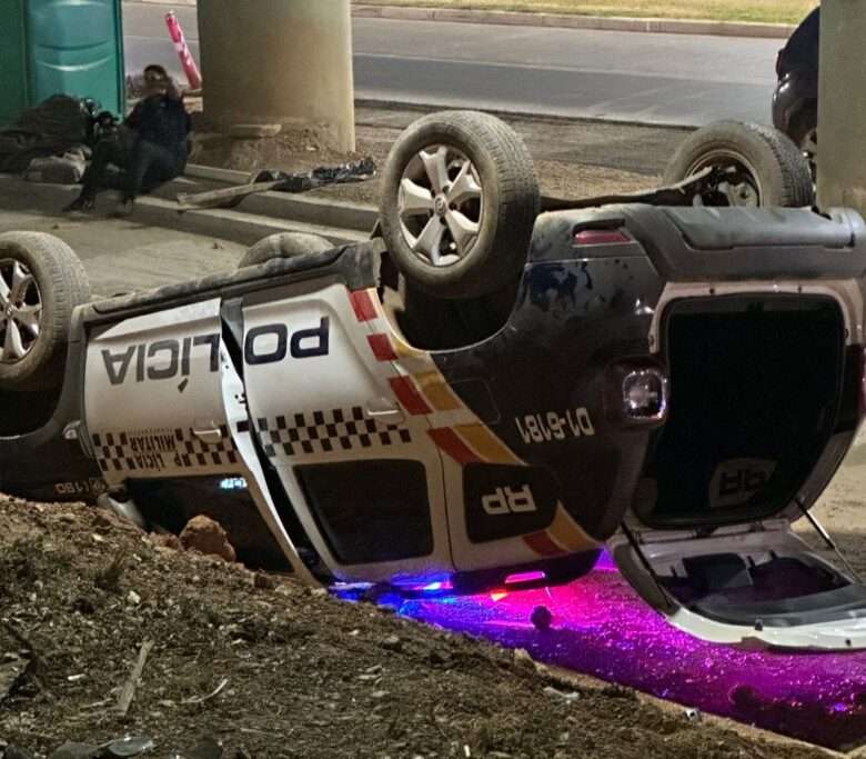 Viatura da PM capota em Várzea Grande após manobra para evitar colisão com motocicleta