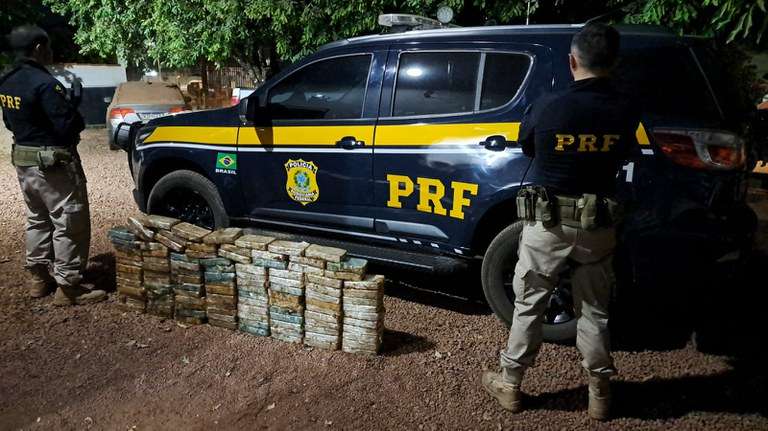 PRF apreende 103 kg de cocaína escondidos em fundo falso de caminhonete na BR-163 em Mato Grosso