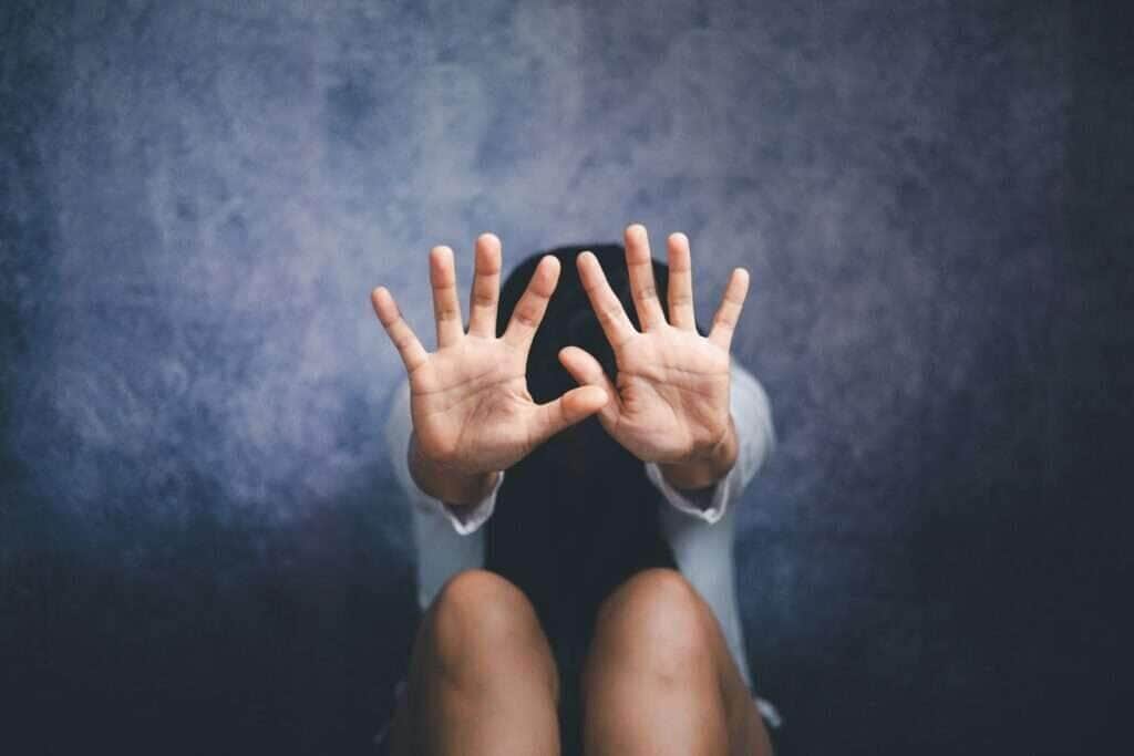 Mãe ''desaparece'' e três crianças são encontradas sozinhas dentro de casa na capital de Mato Grosso