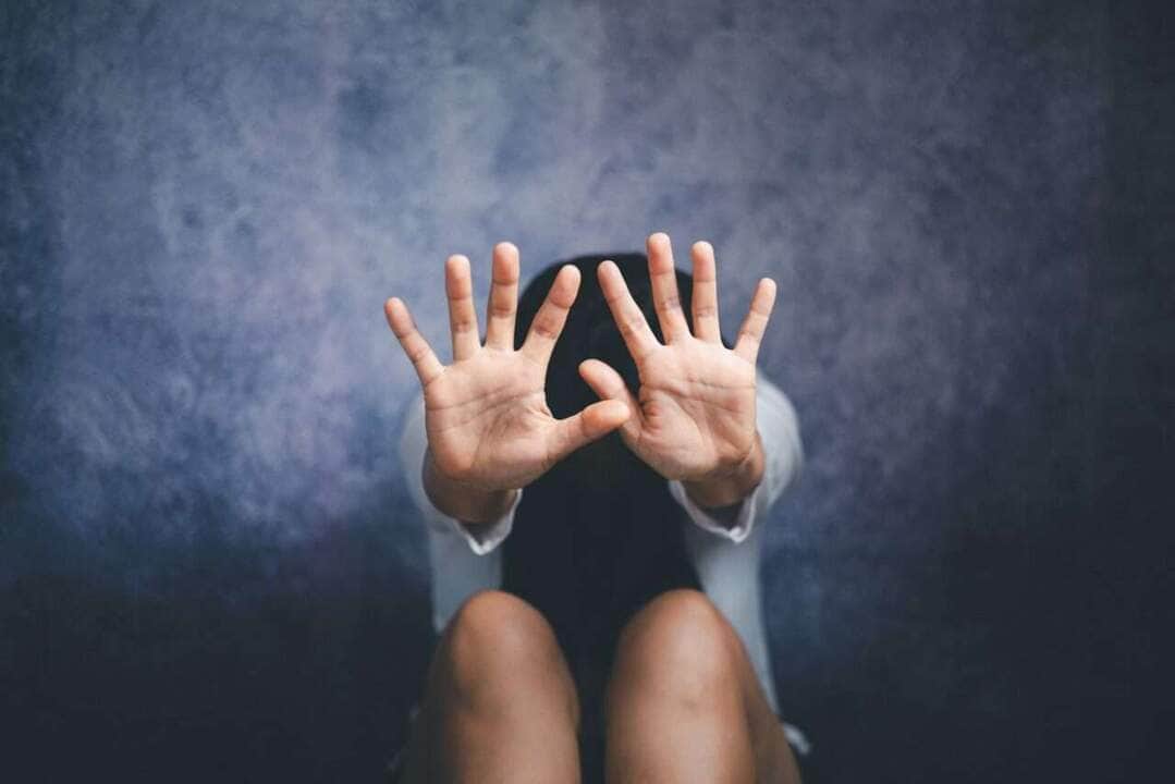 Mãe ''desaparece'' e três crianças são encontradas sozinhas dentro de casa na capital de Mato Grosso