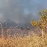 Avião de pequeno porte cai ao lado de pista do aeroporto de Costa Rica (MS) e deixa mortos