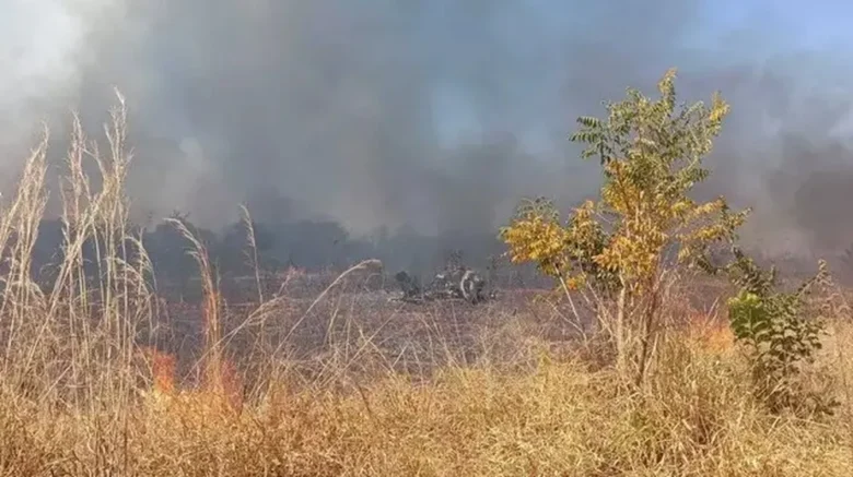 Avião de pequeno porte cai ao lado de pista do aeroporto de Costa Rica (MS) e deixa mortos