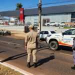 Bombeiros atendem ocorrencia de queda de fio energizado em via publica em cidade de Mato Grosso