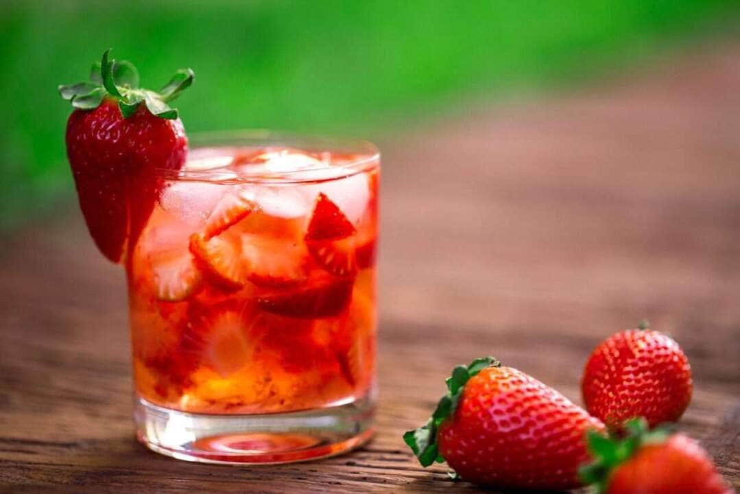 Caipirinha De Morango - Fotos profissionais premium e gratuitas - Canva1 (1)