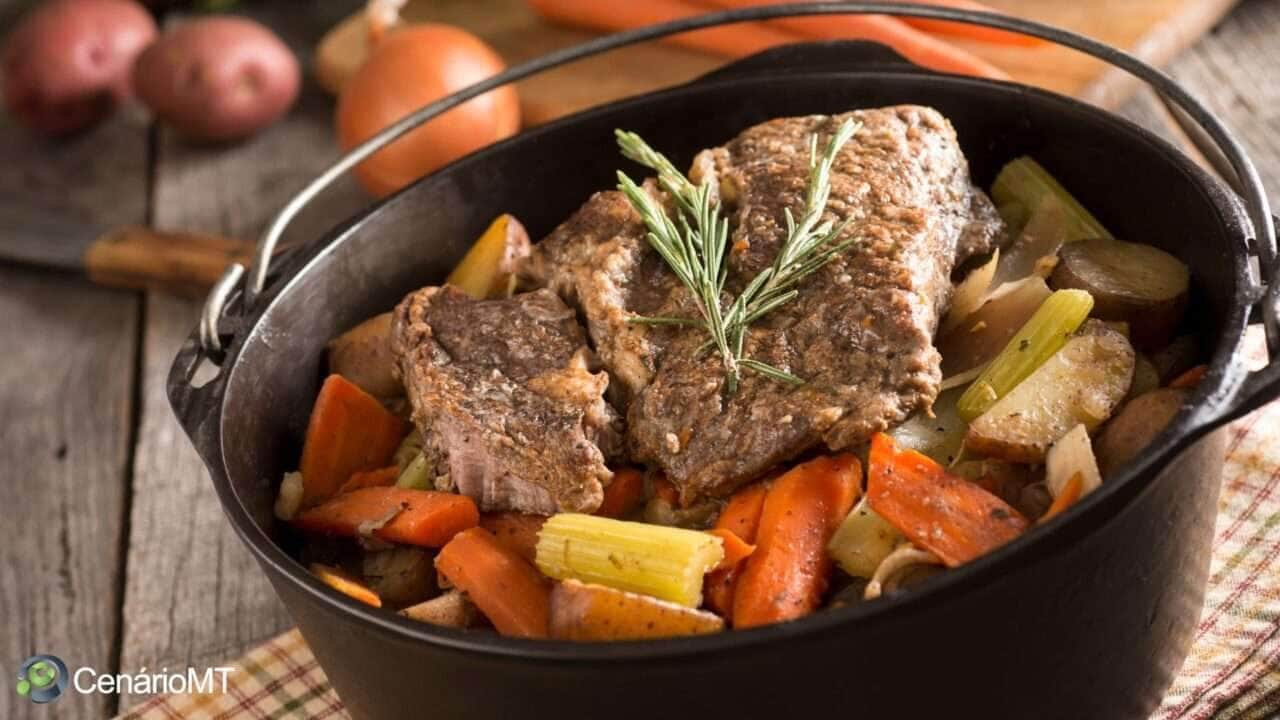 Como fazer carne de panela