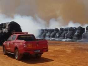 Incêndio de Grande Proporção Atinge Rolos de Algodão em Fazenda de Santo Antônio do Leste