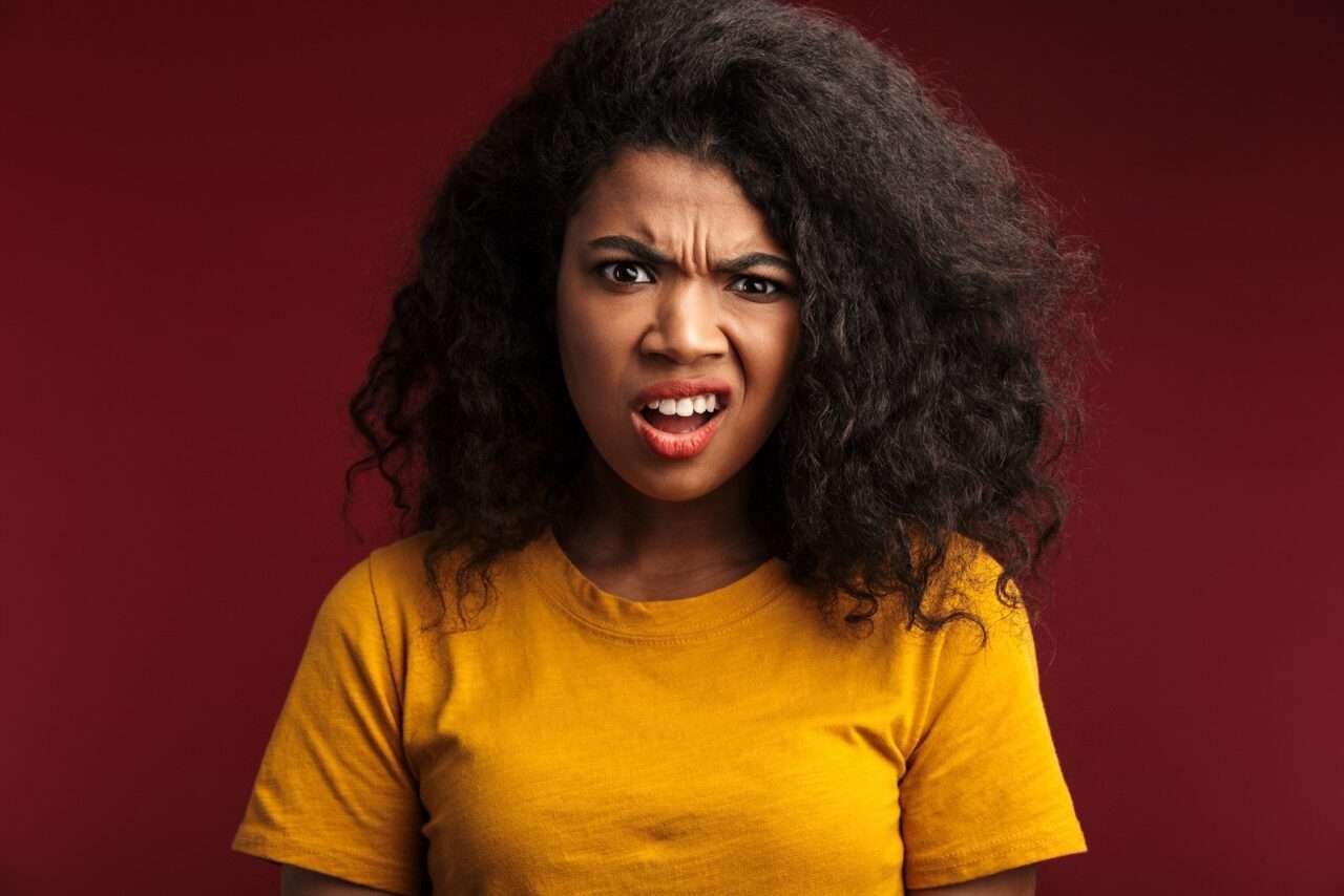 Imagem de Mulher Afro-Americana Decepcionada Frowning in Outrage - Fotos do Canva