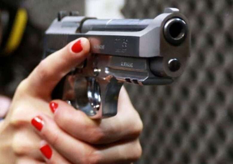 Projeto que permite porte de arma para mulheres sob medida protetiva é aprovado em Mato Grosso