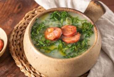 Receita de caldo verde com mandioca