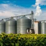 Silo de grãos em campo - Fotos do Canva