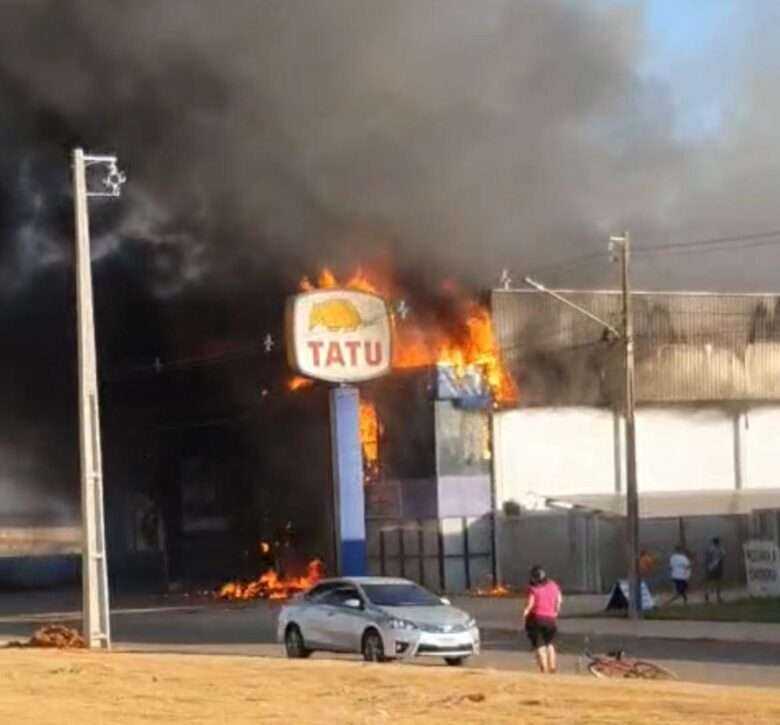 Incêndio destrói loja de implementos agrícolas em Tapurah