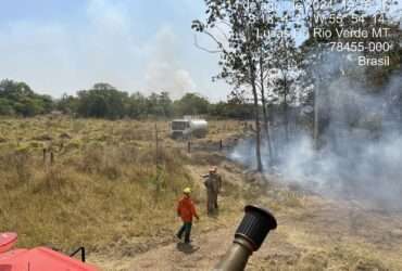 Corpo de Bombeiros combate incêndio florestal que devasta 56 hectares em Lucas do Rio Verde