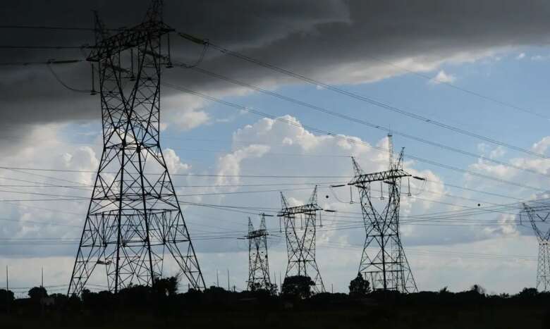 Mato Grosso aprova projeto de lei para prevenir acidentes com a rede elétrica em períodos de seca