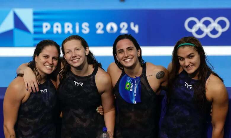 equipe brasileira feminina de natação (Maria Paula, Sthephanie, Gabi Roncatto e Mafê) se classifica à final do revezamento 4x200m em Paris - Olimpíada - em 01/08/2024 Por: Sátiro Sodré/CBDA/Direitos Reservados