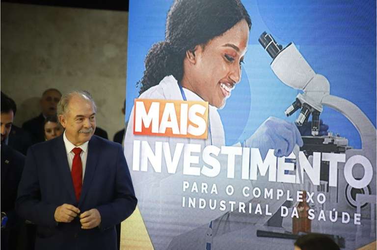 BNDES anuncia R$ 1,39 bi para indústria farmacêutica desenvolver medicamentos inovadores e acessíveis -