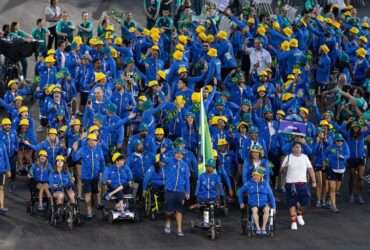 Brasil anima a Champs-Élysées na abertura dos Jogos Paralímpicos - Alê Cabral/CPB