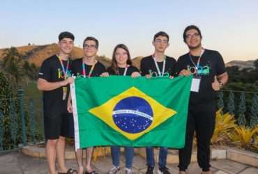 Brasil traz 5 medalhas da Olimpíada Internacional de Astronomia e Astrofísica - Equipe brasileira participantes da 17ª IOAA