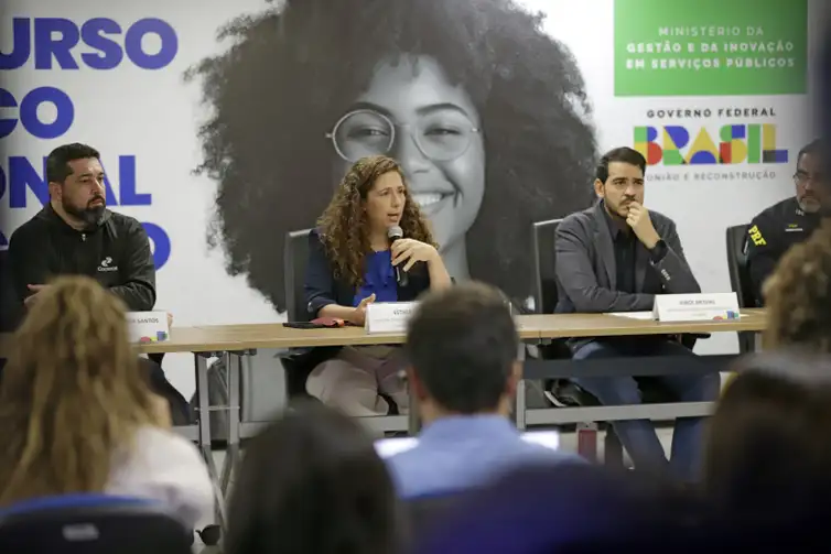 Brasília (DF), 18.08.2024 - Ministra da Gestão e da Inovação em Serviços Públicos, Ester Dweck, durante entrevista coletiva sobre o balanço do Concurso Público Nacional Unificado – CPNU. Foto: Bruno Peres/Agência Brasil