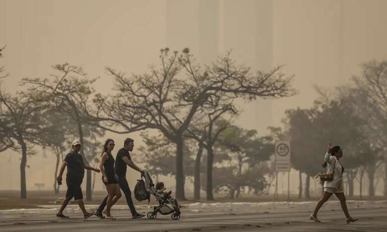 Brasília (DF), 25/08/2024 - Brasília amanhece encoberta por fumaça causada por incêndios florestais dos últimos dias. Foto: Marcelo Camargo/Agência Brasil