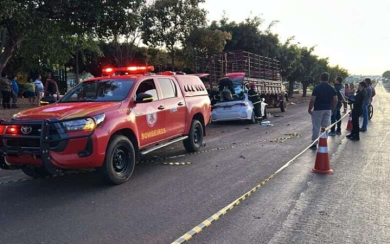 Felipe Ferreira Martins não resistiu após bater seu veículo na traseira de um caminhão boiadeiro estacionado; o carro incendiou com o impacto.