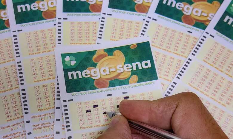 22/06/2023 - Brasília - Mega-Sena, concurso da Mega-Sena, jogos da Mega-Sena, loteria da Mega-Sena. - Volantes da Mega Sena sendo preenchidos para apostas em casas lotéricas da Caixa. Foto: Rafa Neddermeyer/Agência Brasil/Arquivo