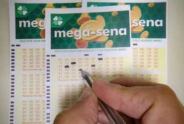 22/06/2023 - Brasília - Mega-Sena, concurso da Mega-Sena, jogos da Mega-Sena, loteria da Mega-Sena. - Volantes da Mega Sena sendo preenchidos para apostas em casas lotéricas da Caixa. Foto: Rafa Neddermeyer/Agência Brasil/Arquivo