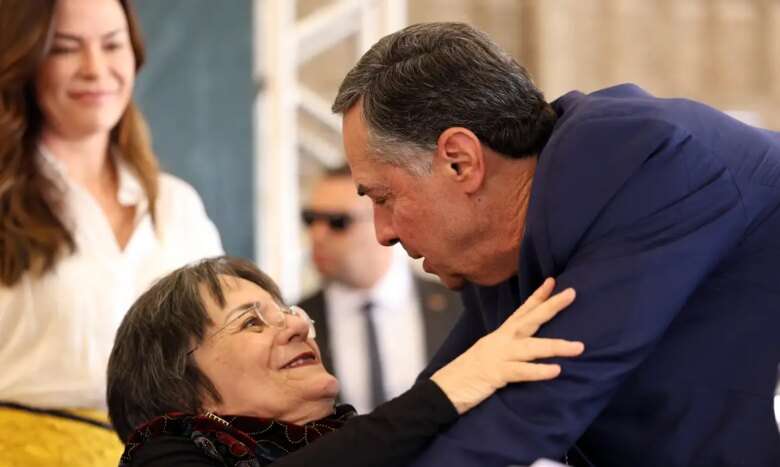 Brasília (DF), 07. 08. 2024 - Maria da Penha e o presidente do Supremo Tribunal Federal (STF), ministro Luís Roberto Barroso, durante evento do Conselho Nacional de Justiça (CNJ) da 18ª edição da Jornada Lei Maria da Penha. Foto: José Cruz/Agência Brasil