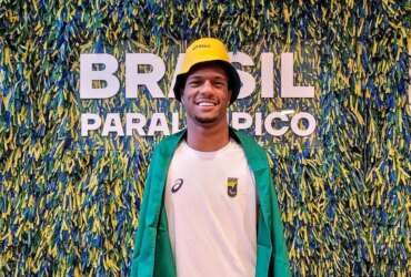 Gabriel Araújo, o Gabrielzinho, nadador brasileiro na Paralimpíada de Paris Por: Reprodução X / Comitê Paralímpico Brasileiro