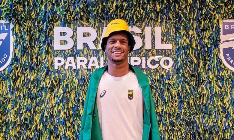 Gabriel Araújo, o Gabrielzinho, nadador brasileiro na Paralimpíada de Paris Por: Reprodução X / Comitê Paralímpico Brasileiro