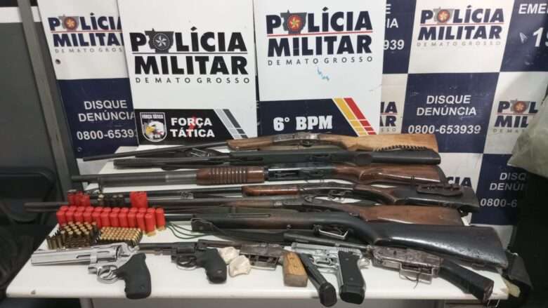 PM prende irmãos suspeitos por homicídio e apreende arsenal de armas na zona rural de Cáceres