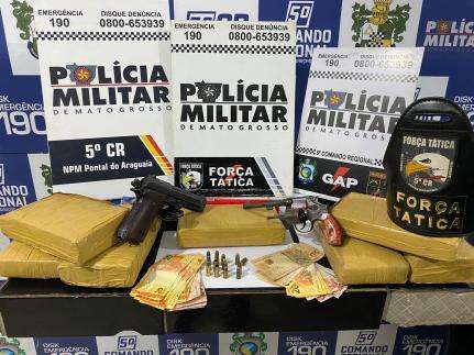 Ação conjunta entre a Polícia Militar e a PRF resulta na apreensão de armas e 7 quilos de maconha em área rural