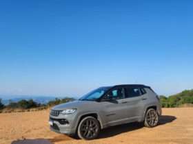 Jeep reforça o Compass para se manter na liderança