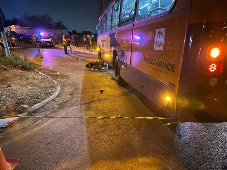 Jovem morre em grave acidente entre moto e ônibus em Mato Grosso