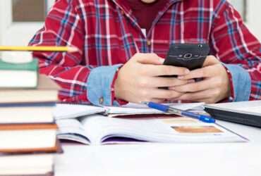 Mato Grosso avança na proibição do uso de celulares em sala de aula