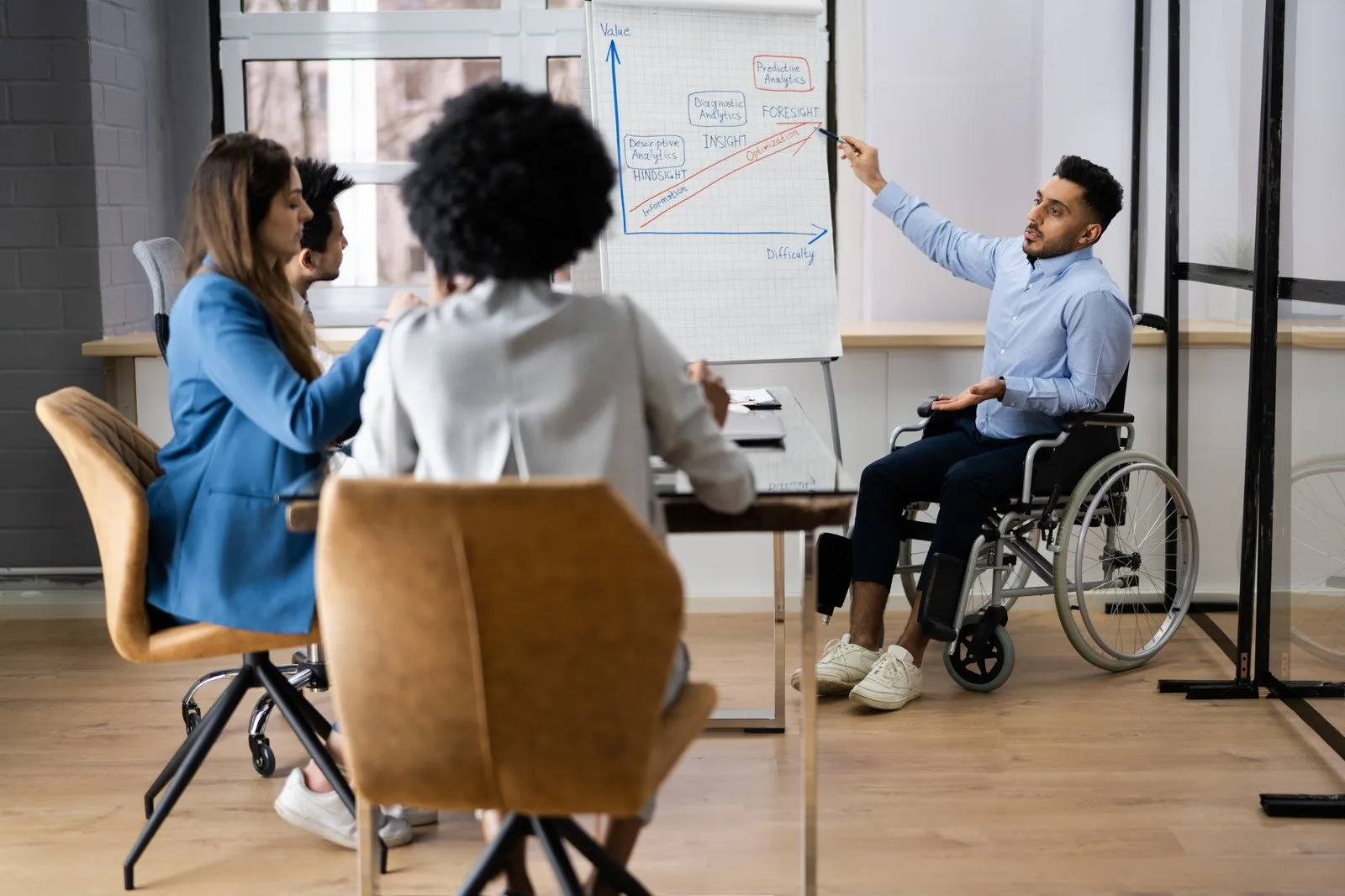 Person With Disability Giving Presentation - Fotos do Canva1