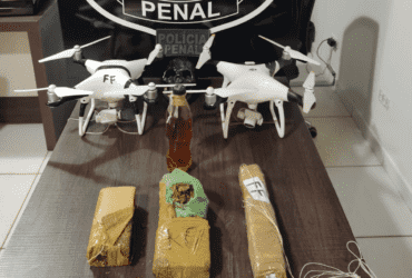 Policiais penais apreendem drones com drogas e uísque em penitenciária de Mato Grosso